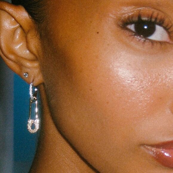 Safety pin hoop earrings N708 - Picture 2 of 5